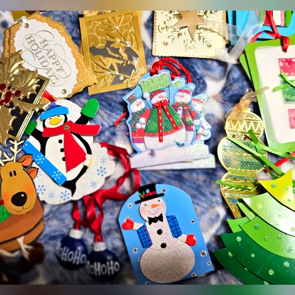 NWOT LOT OF 85 FUN XMAS TAGS - Picture 6 of 13
